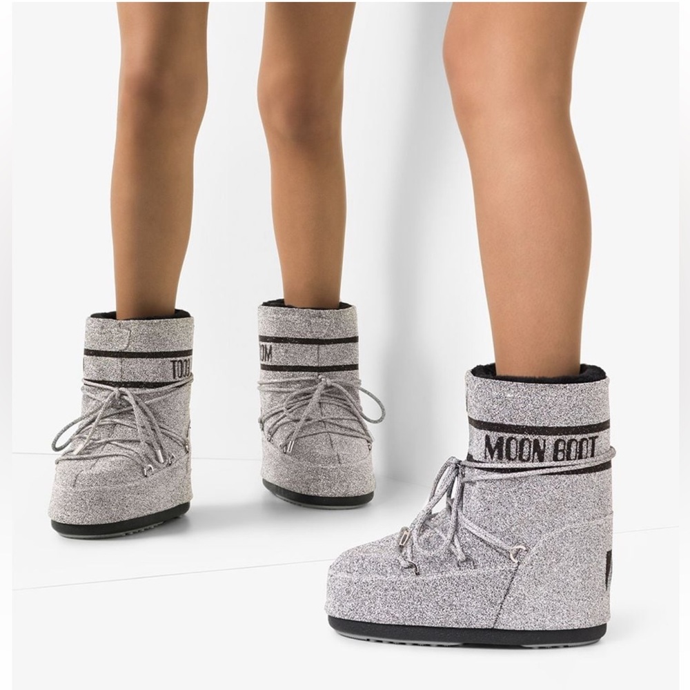 MOON BOOT Swarovski-embellished moon boots. 🌚 ICON LOW